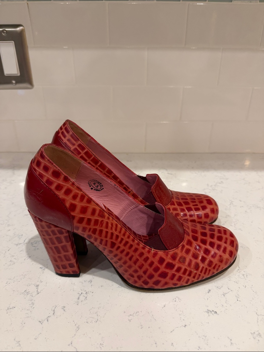 John Fluevog Red Croc-Embossed Block Heel Pumps size 8.5 - Picture 5 of 9